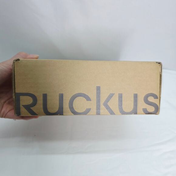 Ruckus ZoneFlex R700 Dual Band Wireless Access Point AMZ-R700-US20 - Picture 8 of 12